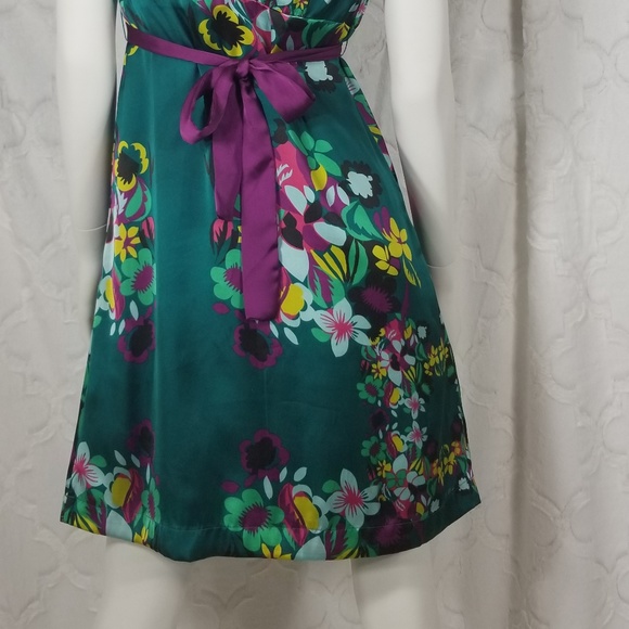 H&M V-Neck Flower Dress - Picture 4 of 8